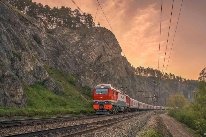 Электровоз на горной железной дороге