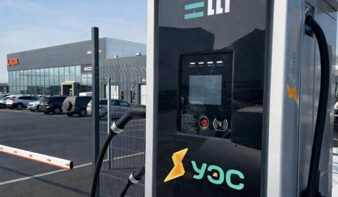 Зарядная станция Elli в фирменном оформлении энергосбытовой компании